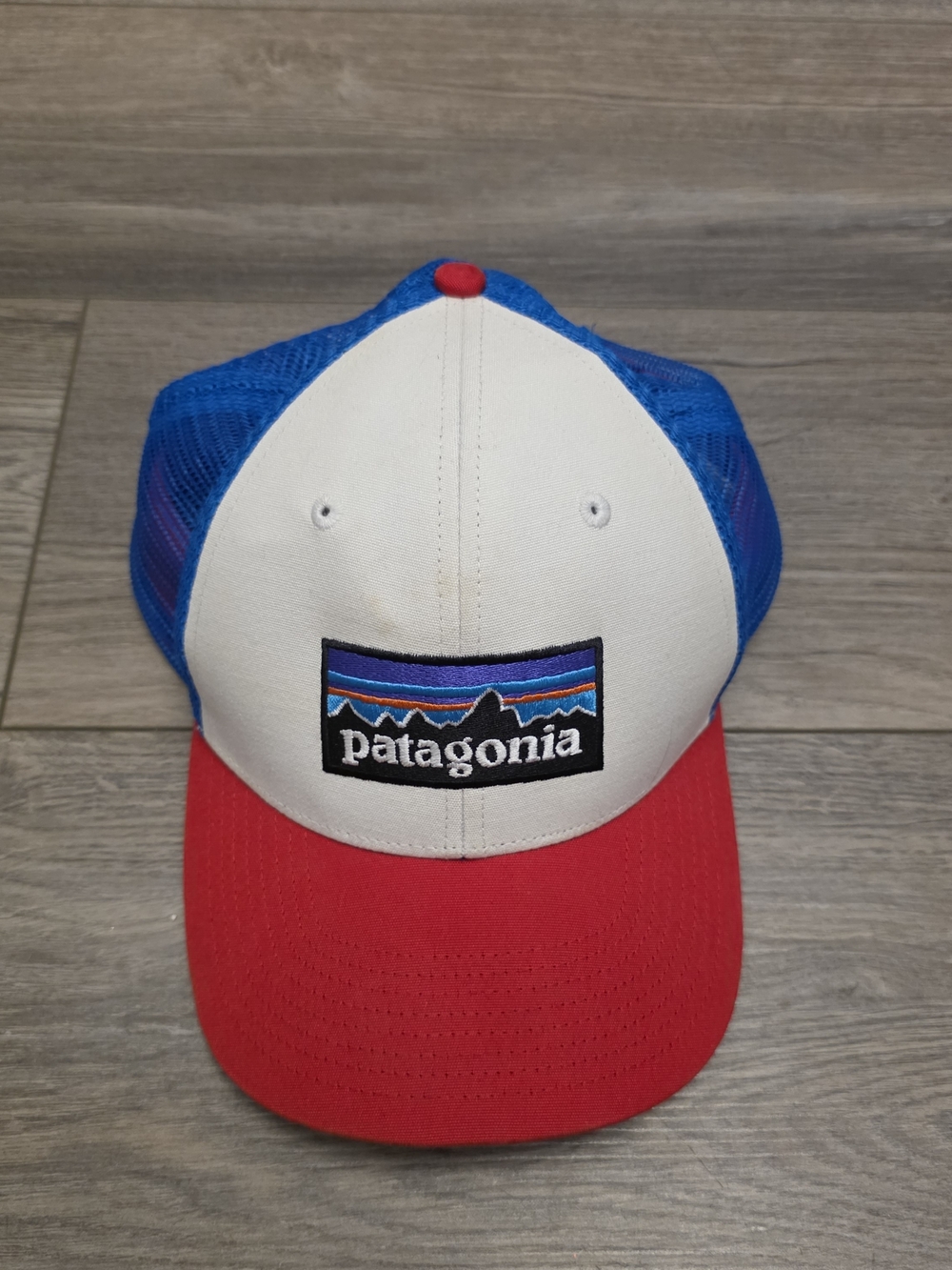 Patagonia P-6 Trucker Hat Snapback Adjustable Mesh Back Red White Blue